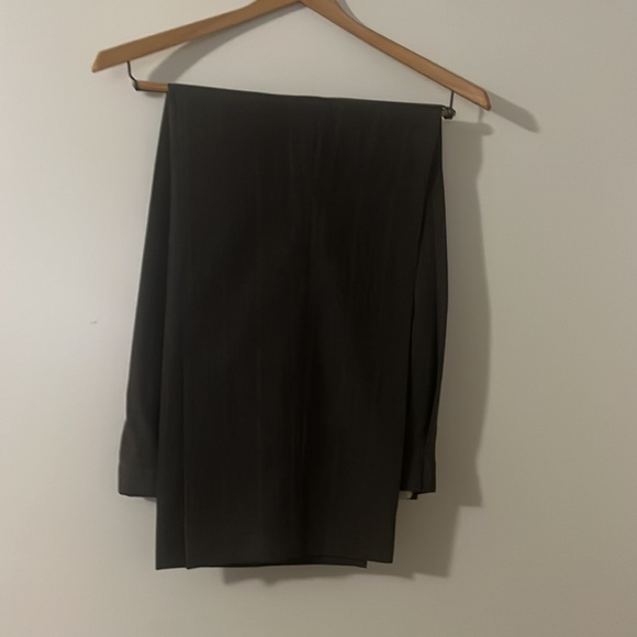 Suit - Picture 3 of 5